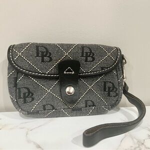 Dooney & Bourke wristlet
